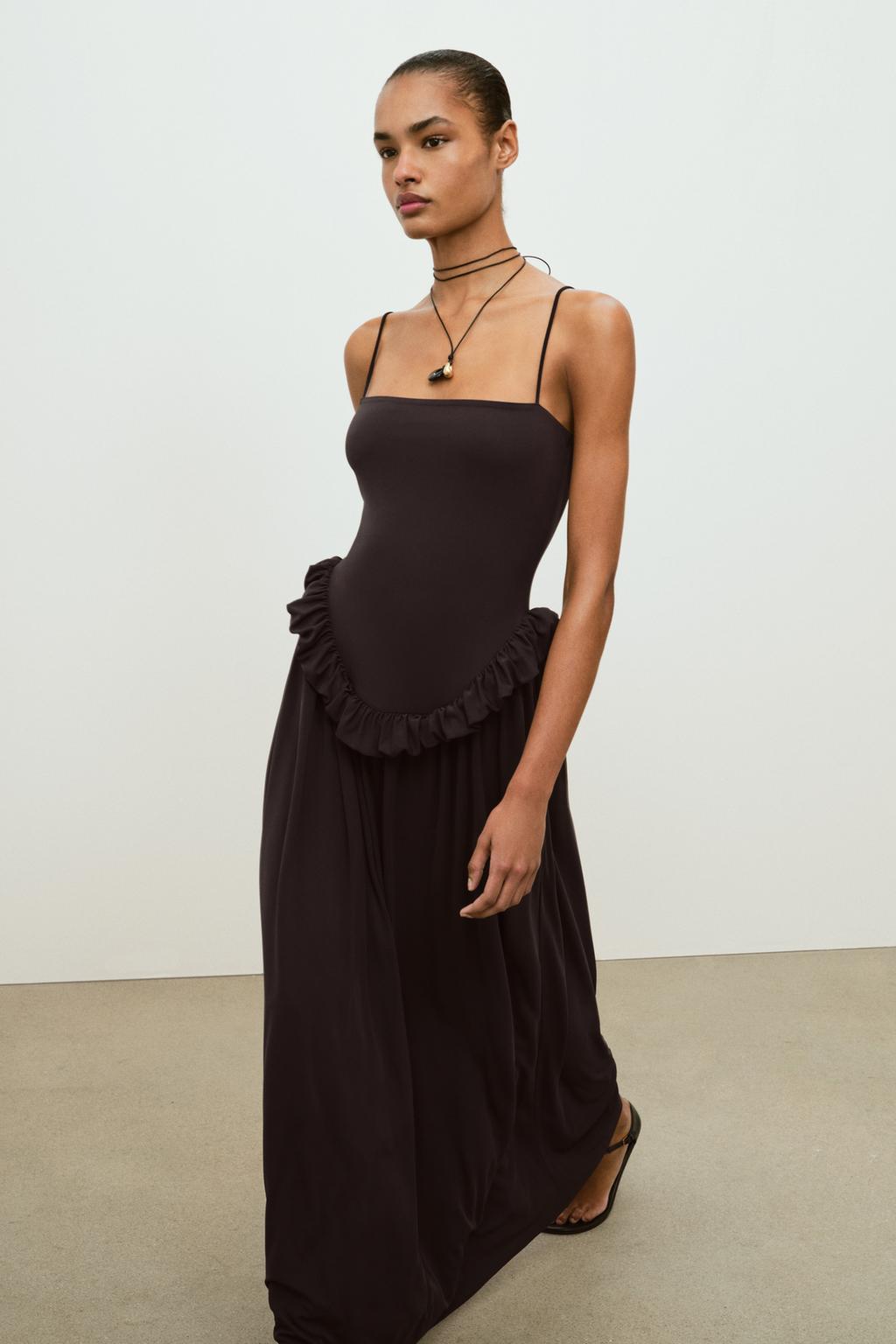 ОБЪЕМНОЕ ПЛАТЬЕ С БАСКОЙ