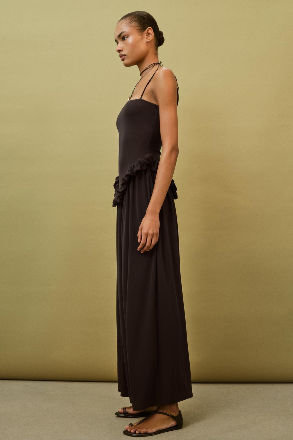 ОБЪЕМНОЕ ПЛАТЬЕ С БАСКОЙ