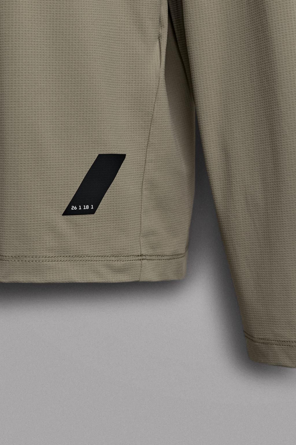 ФУТБОЛКА С ДЛИННЫМ РУКАВОМ И ГРАФИЧЕСКИМ ПРИНТОМ