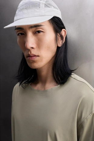 Футболка с длинным рукавом и графическим принтом- Заказать в России