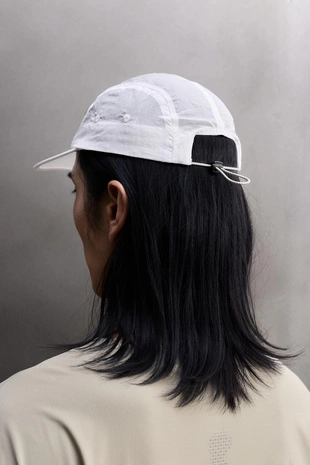 Легкая кепка из высокотехнологичной ткани- Заказать в России