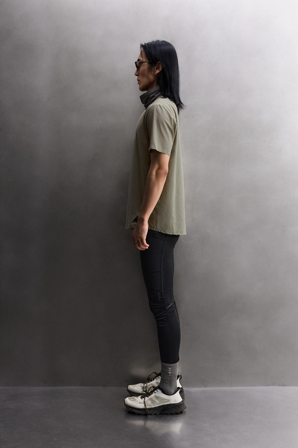 КОМБИНИРОВАННАЯ ТЕХНИЧЕСКАЯ ФУТБОЛКА ДЛЯ БЕГА