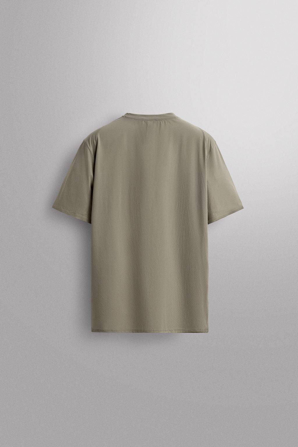 КОМБИНИРОВАННАЯ ТЕХНИЧЕСКАЯ ФУТБОЛКА ДЛЯ БЕГА