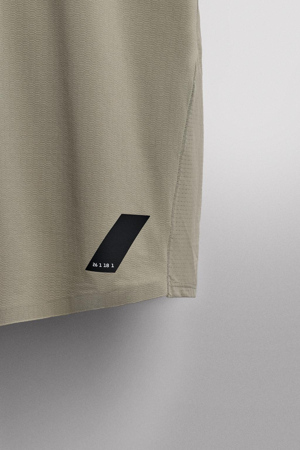 КОМБИНИРОВАННАЯ ТЕХНИЧЕСКАЯ ФУТБОЛКА ДЛЯ БЕГА