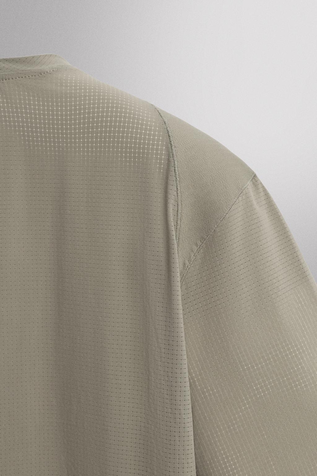 КОМБИНИРОВАННАЯ ТЕХНИЧЕСКАЯ ФУТБОЛКА ДЛЯ БЕГА