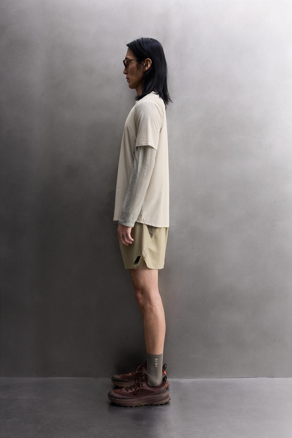 КОМБИНИРОВАННАЯ ТЕХНИЧЕСКАЯ ФУТБОЛКА ДЛЯ БЕГА