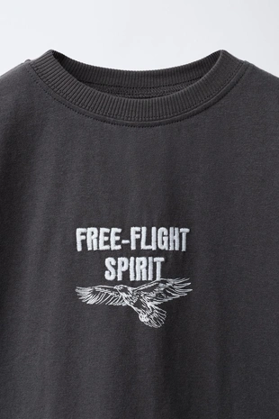 Футболка с вышивкой животного