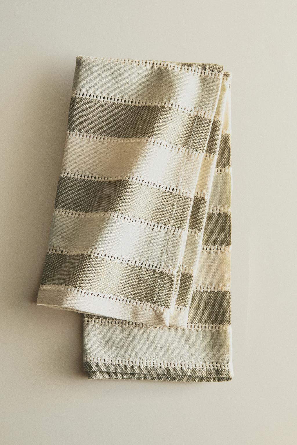Набор полосатых салфеток с кружевной отделкой (набор из 2)