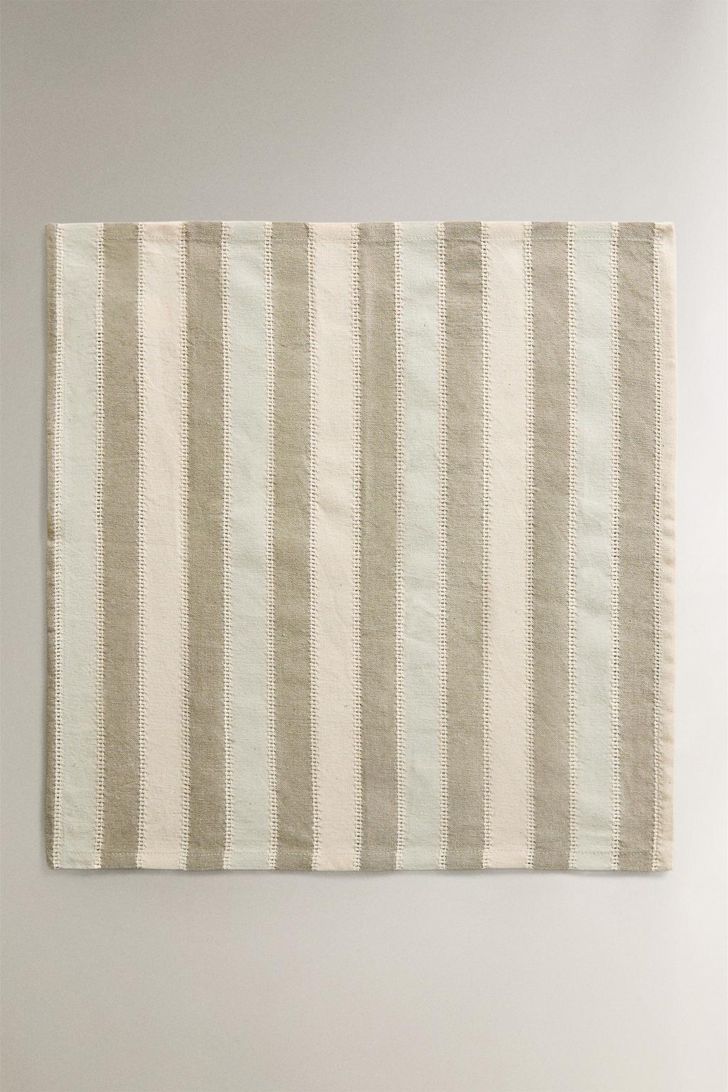 Набор полосатых салфеток с кружевной отделкой (набор из 2)