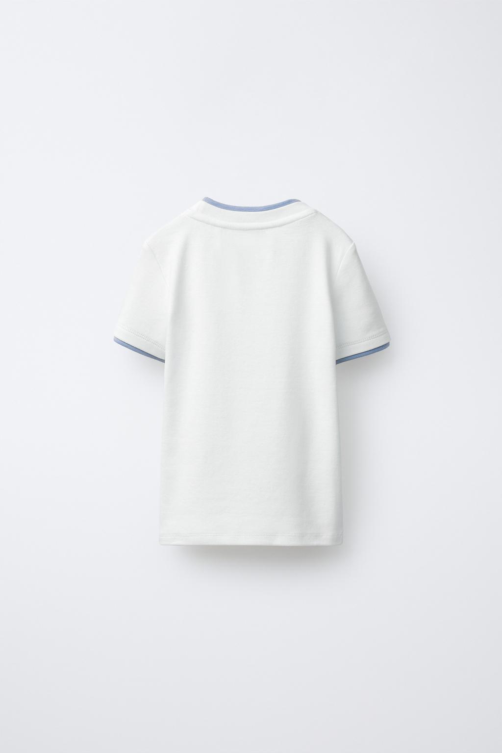 ФУТБОЛКА С ДВОЙНЫМ ВОРОТНИКОМ И МОДАЛОМ