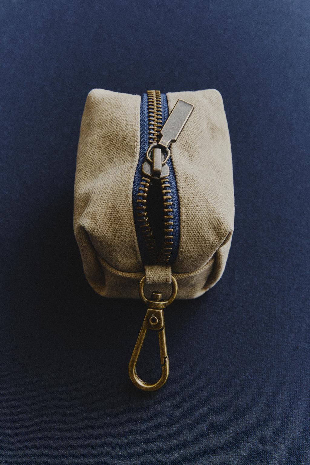 Диспенсер для мешков с кормом для питомцев