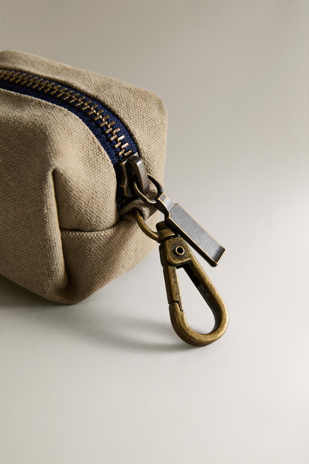 Диспенсер для мешков с кормом для питомцев