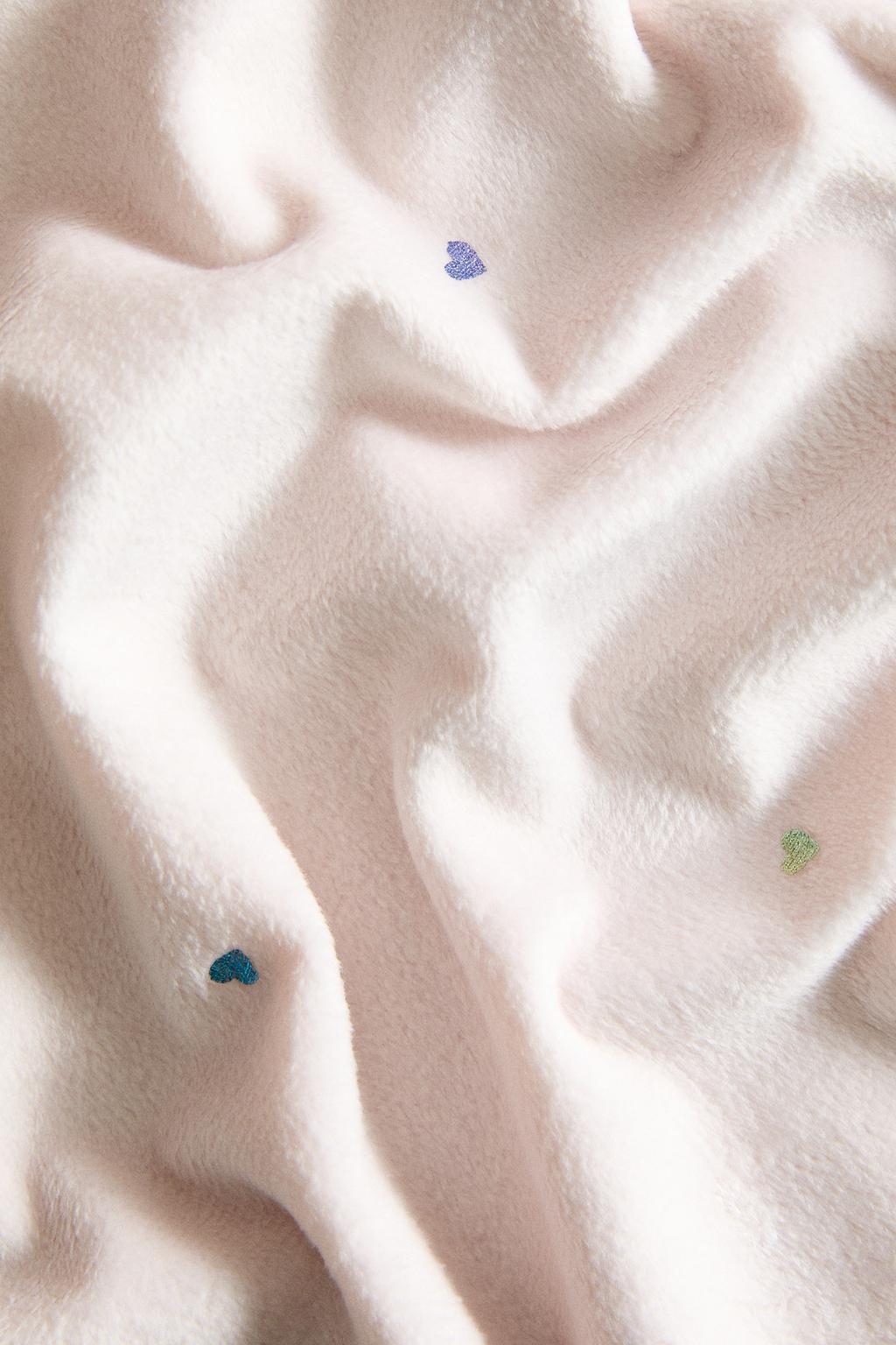 Плед с сердечками для детей