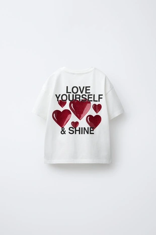 Футболка с блестящим принтом и резиновым покрытием