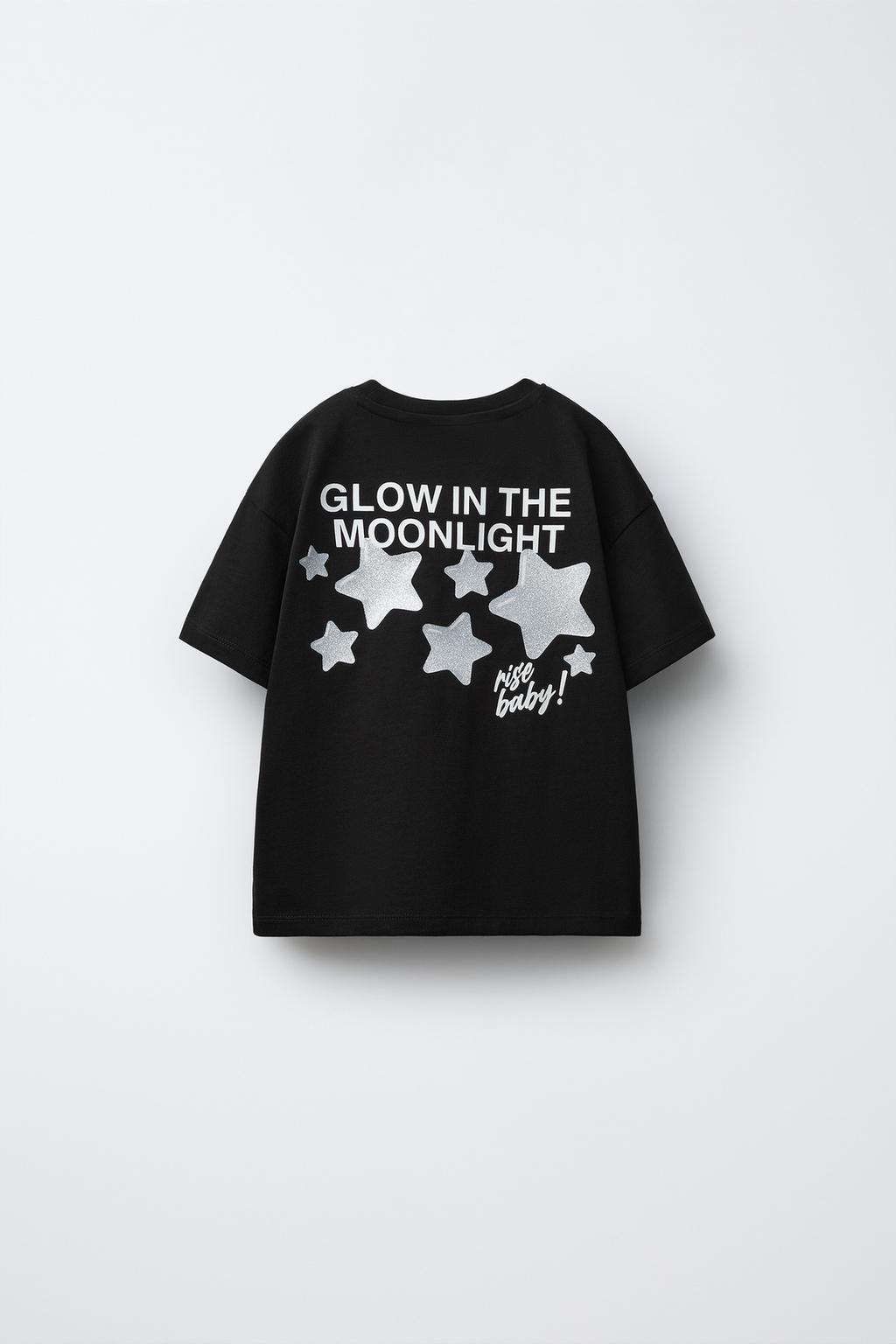 Футболка с резиновым блестящим нашивкой