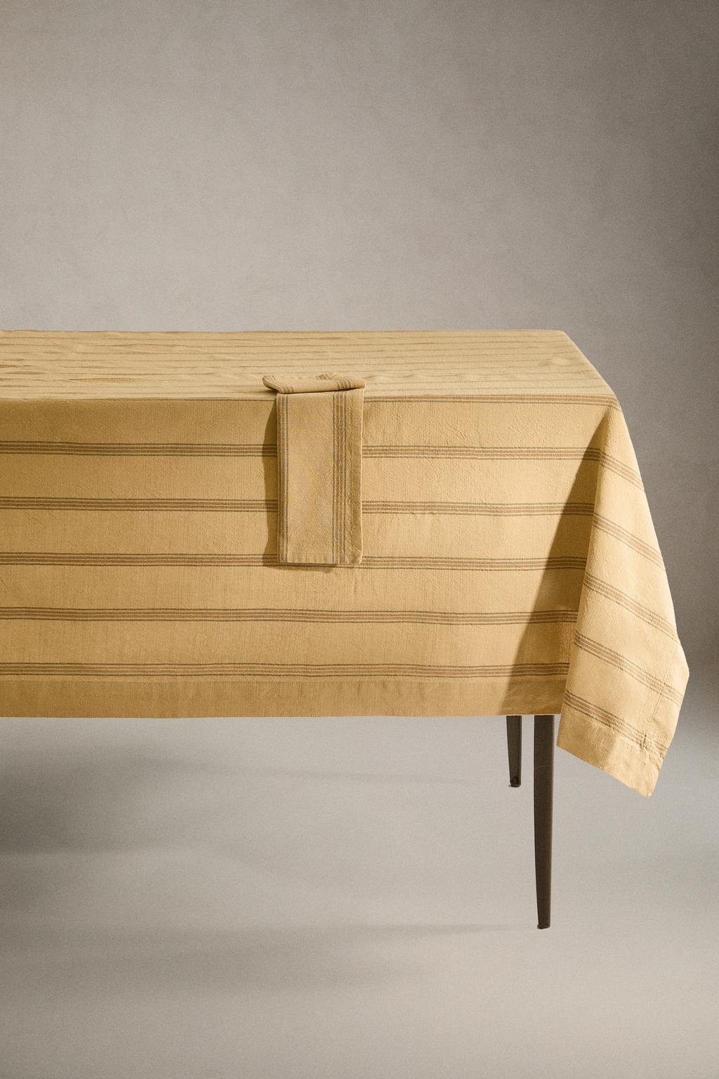 Скатерть с полосатым рисунком из крашеных нитей