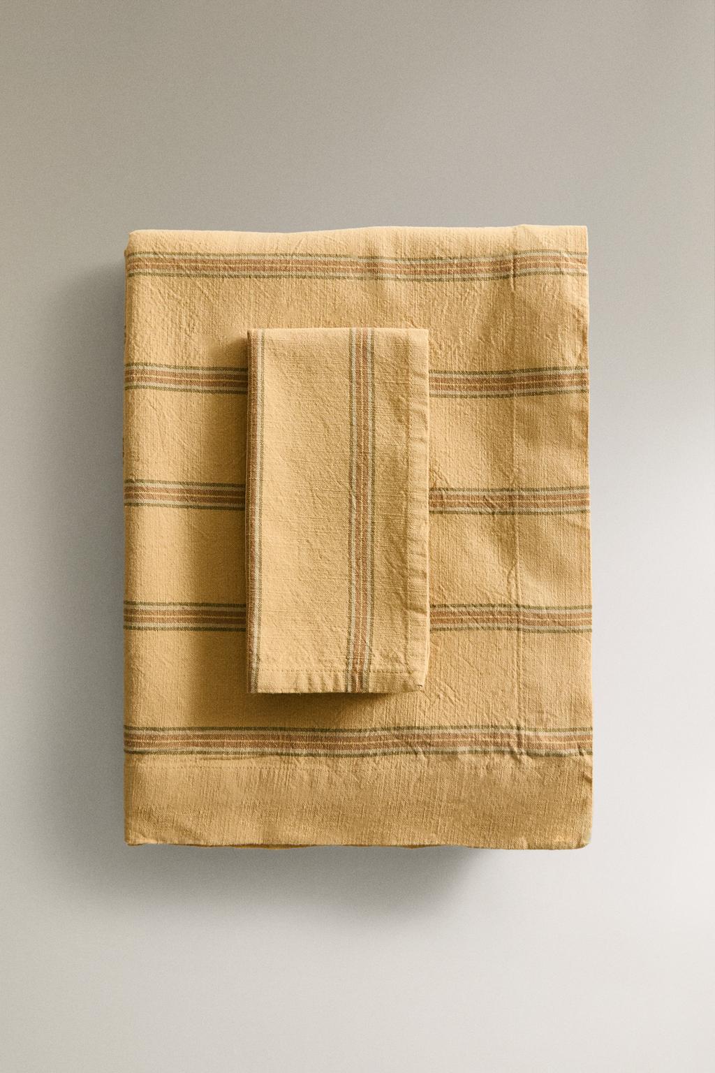 Скатерть с полосатым рисунком из крашеных нитей