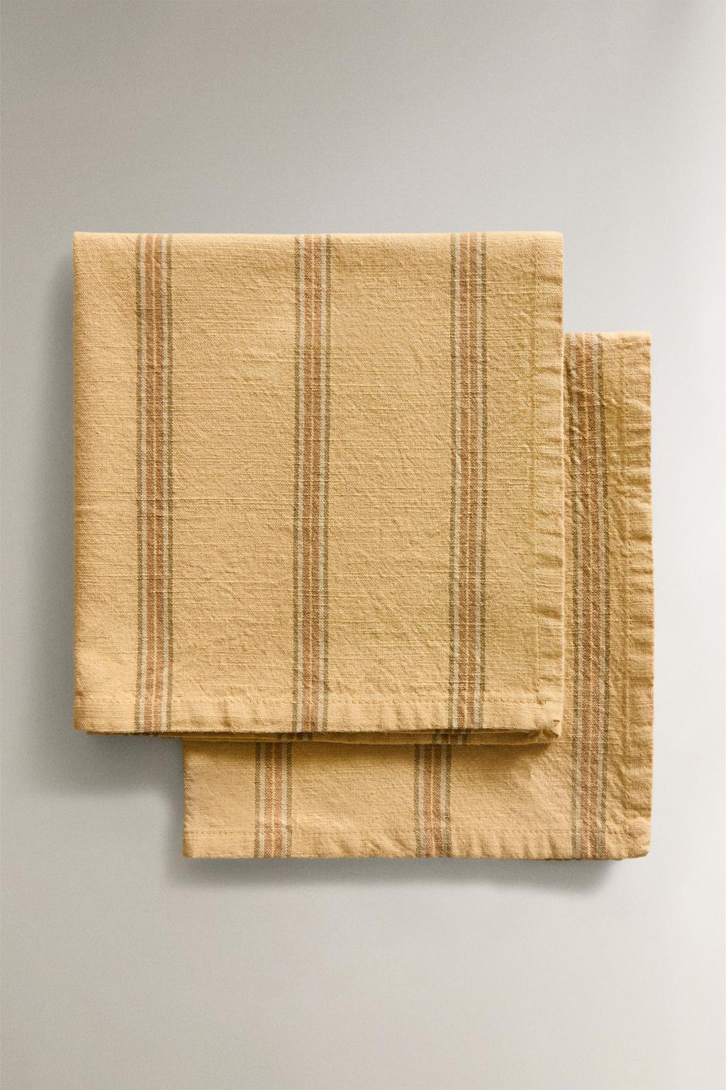 Набор клетчатых салфеток с полоской из окрашенной нити (набор из 2)