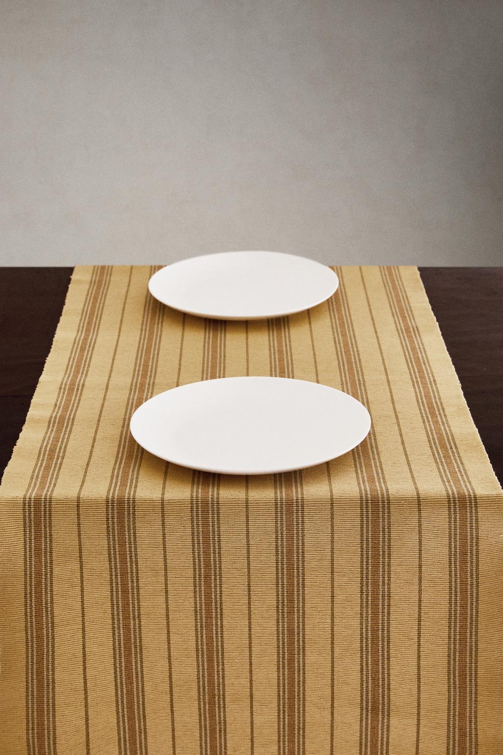 Полосатый бегунок для стола