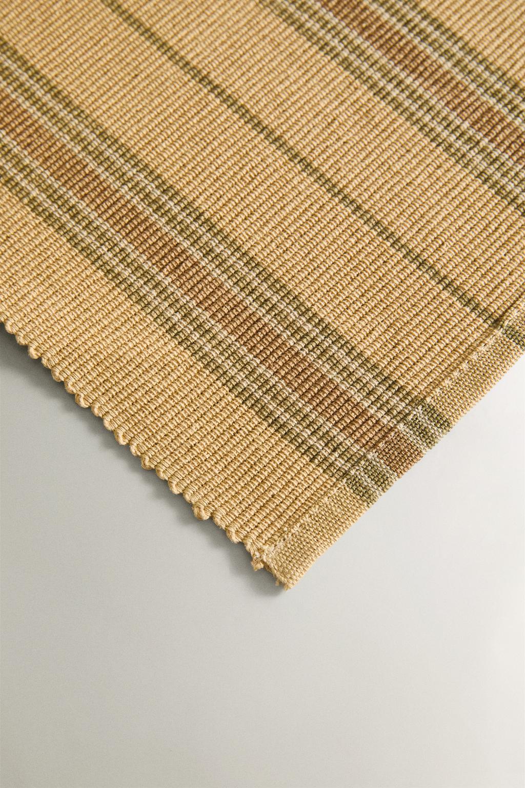 Полосатый бегунок для стола