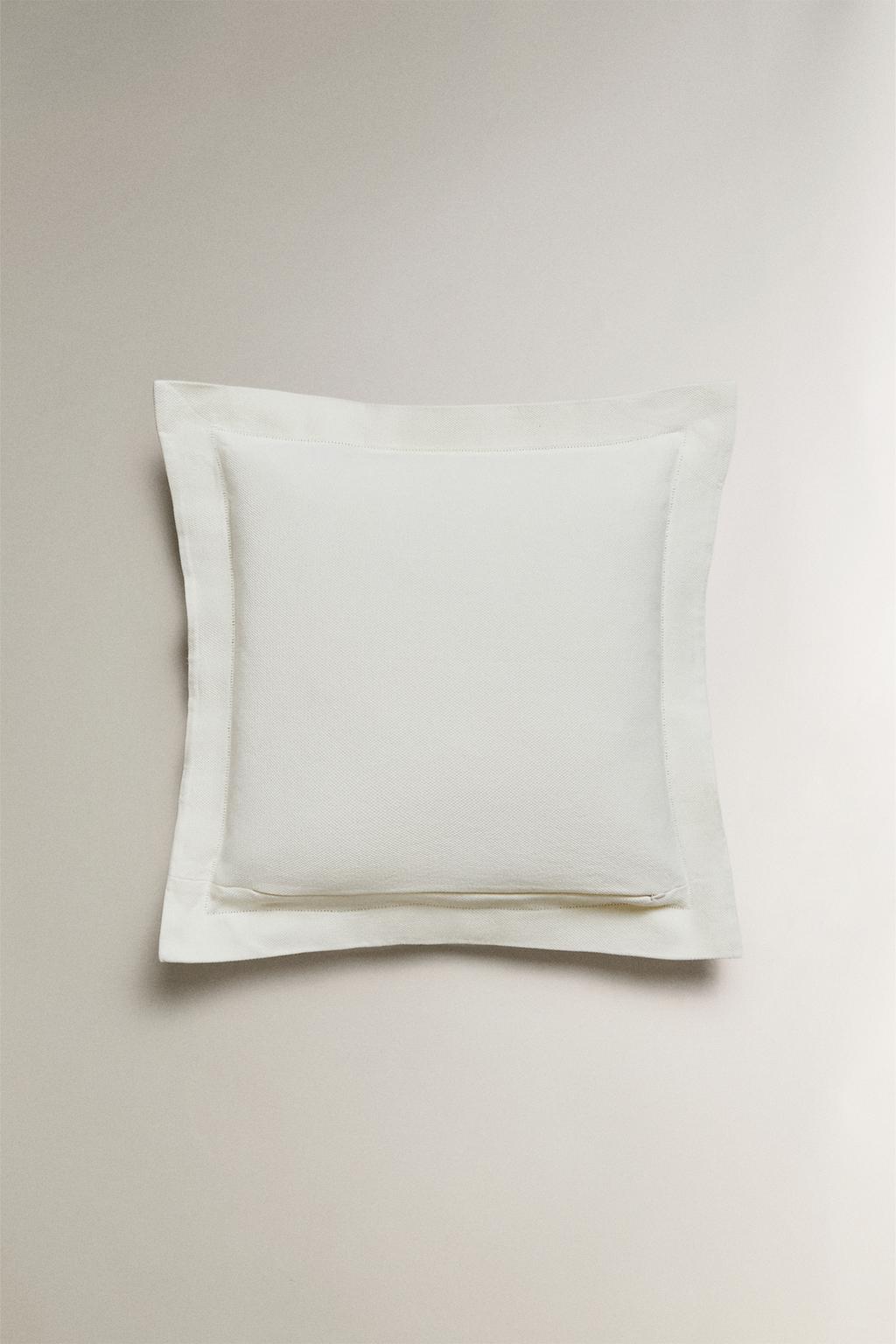 Чехол для подушки из пике с гладкими краями