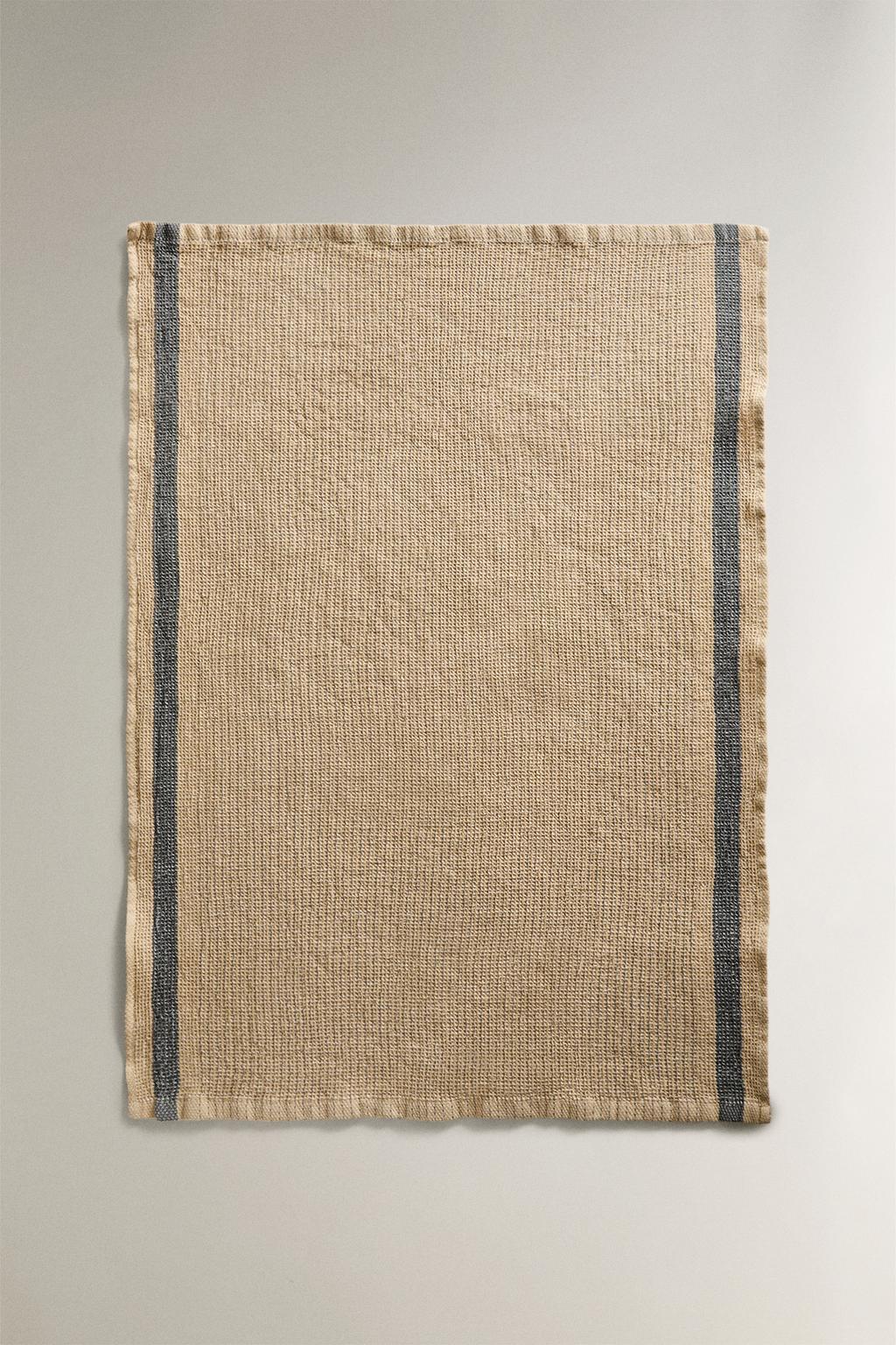 Полотенце для посуды с рельефным узором и полосой