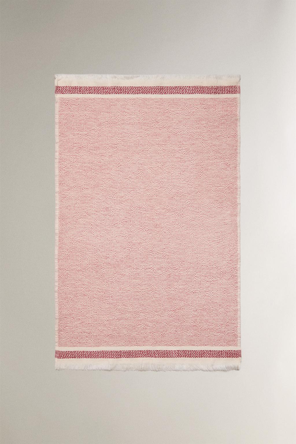 Полотенце из махрового хлопка с контрастными полосками