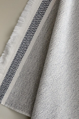 Полотенце из махрового хлопка с контрастными полосками