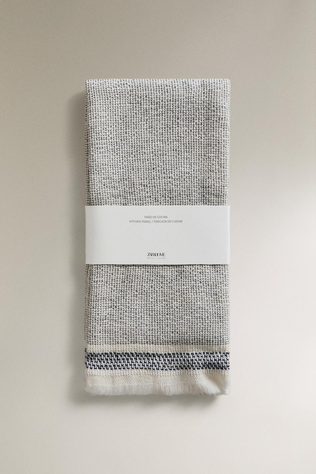 Полотенце из махрового хлопка с контрастными полосками