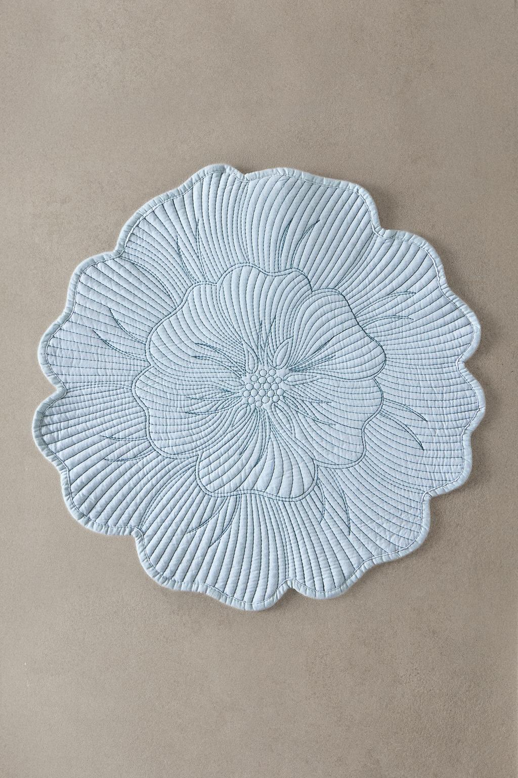 Плед в виде цветка пиона