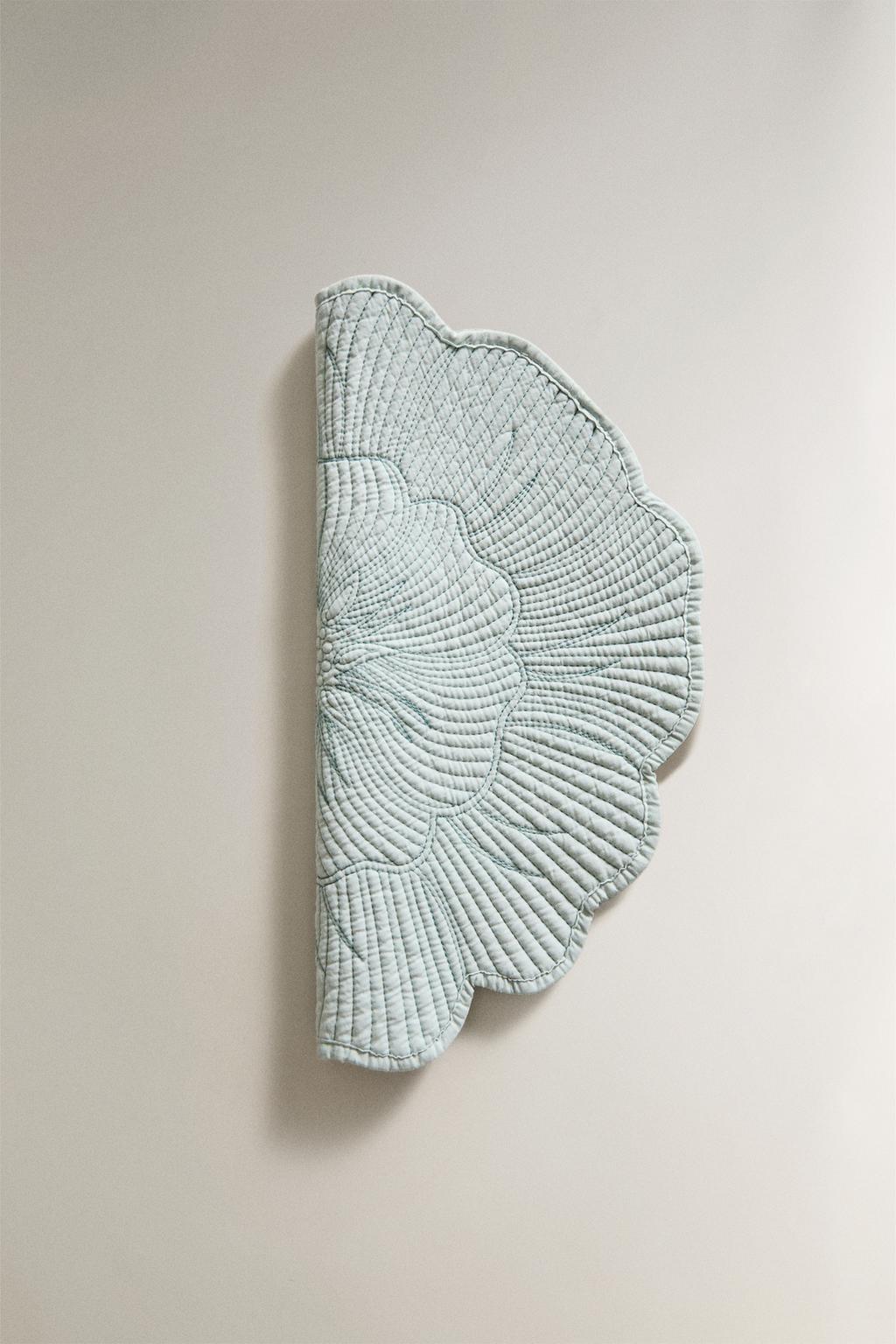 Плед в виде цветка пиона