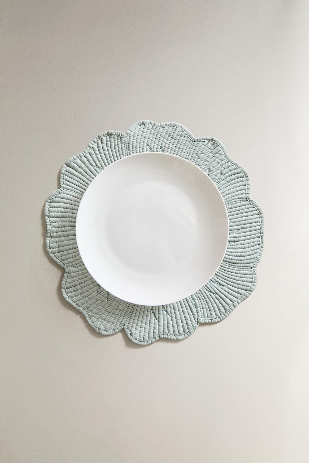 Плед в виде цветка пиона