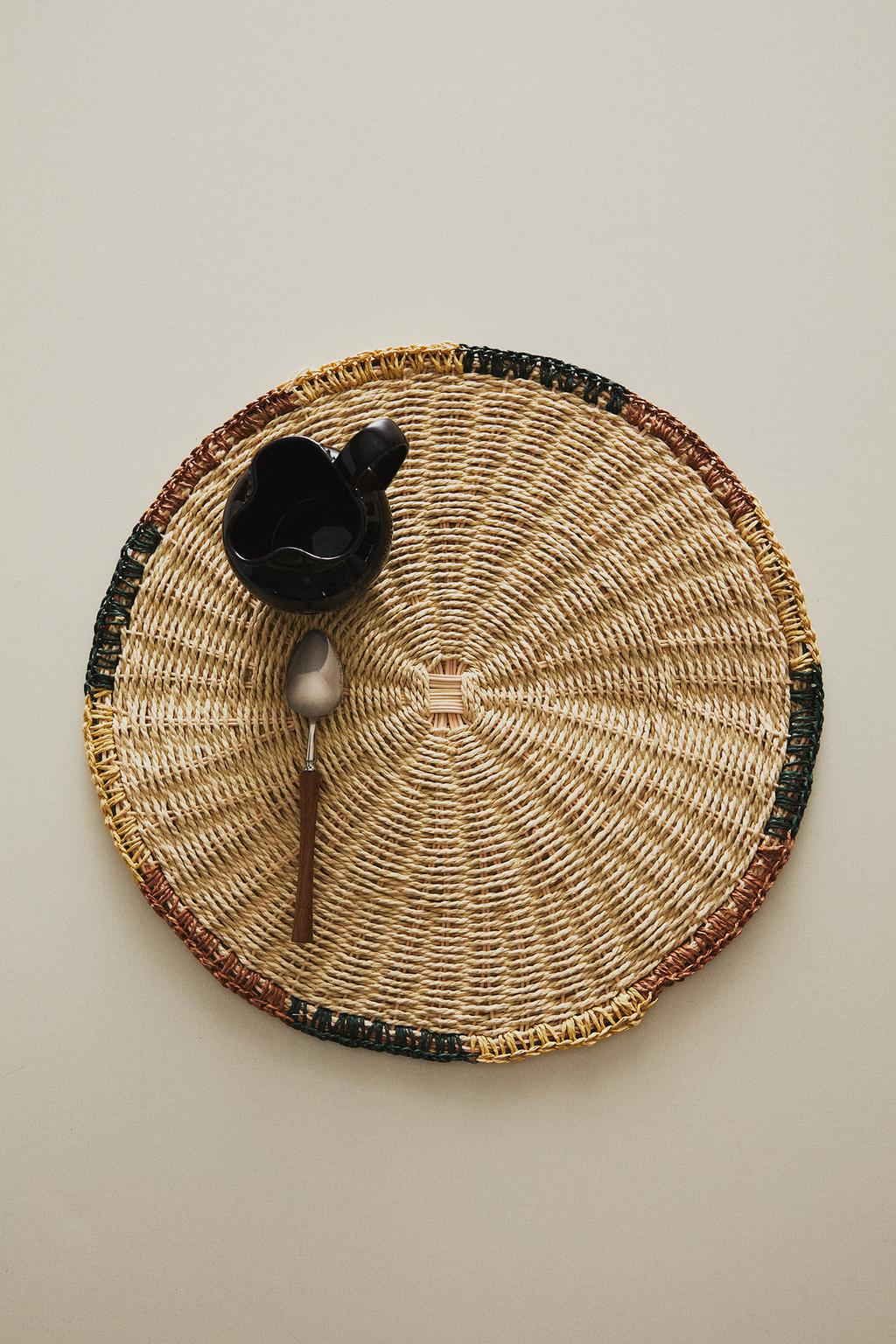 Салфетка из плетеного ротанга