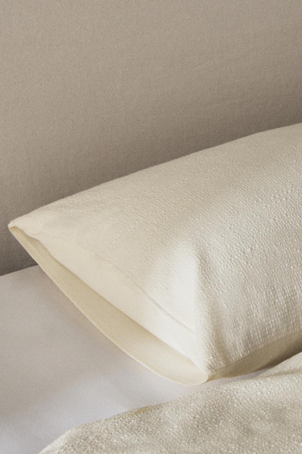 Подушка из текстурированного хлопка