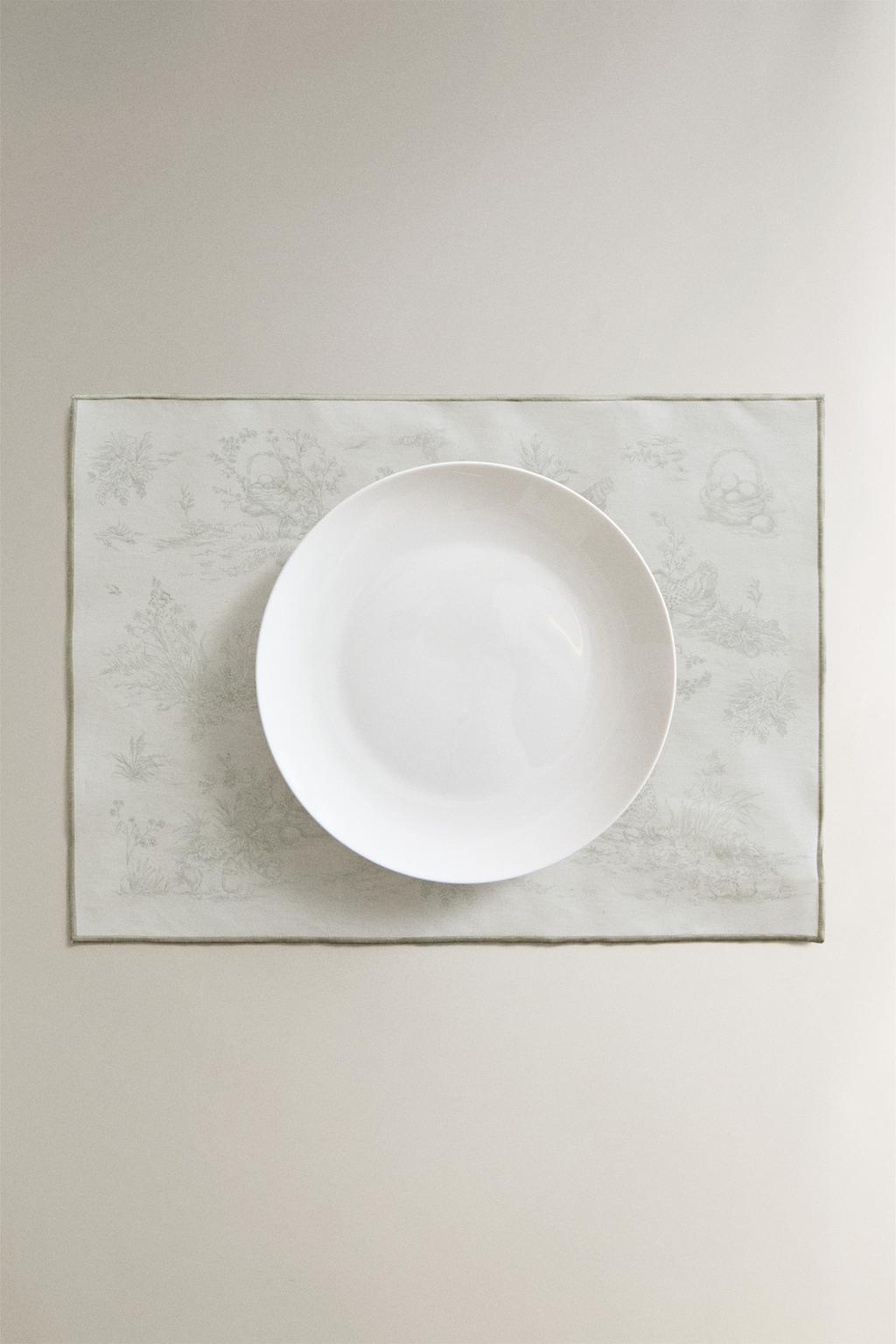 Салфетка на стол с покрытием из смолы на пасху