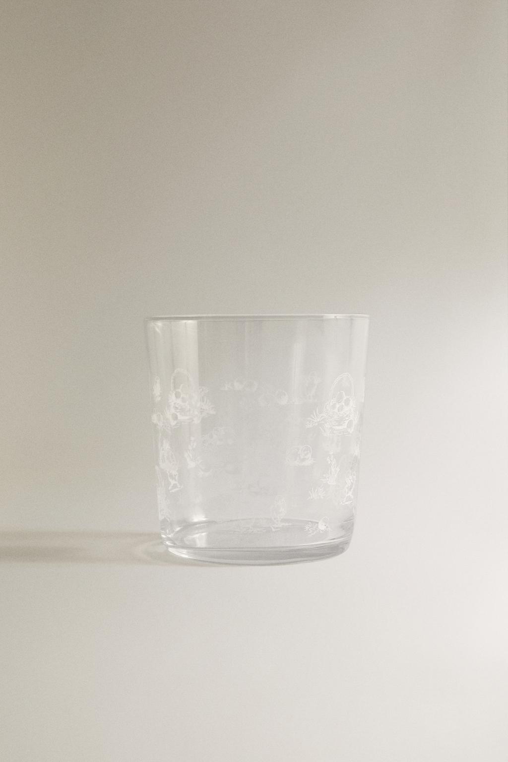 Стакан из стекла на пасху