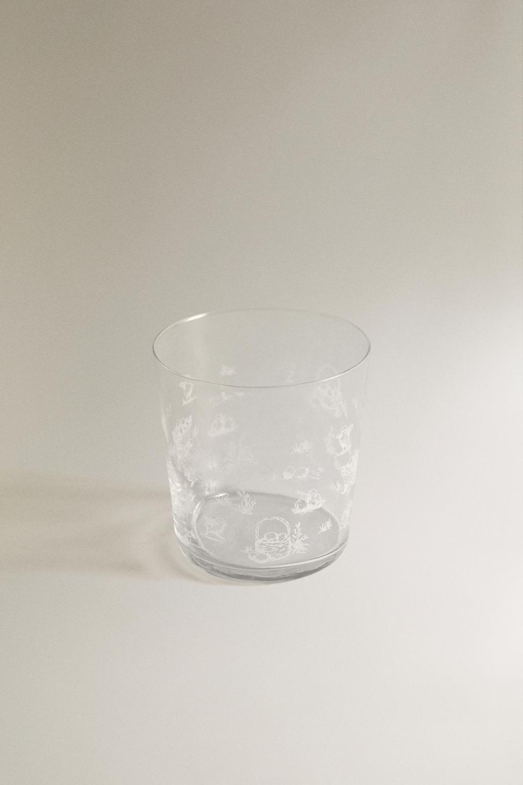 Стакан из стекла на пасху