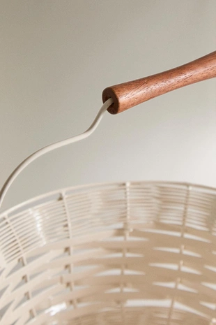 Корзина с деревянной ручкой- Заказать в России