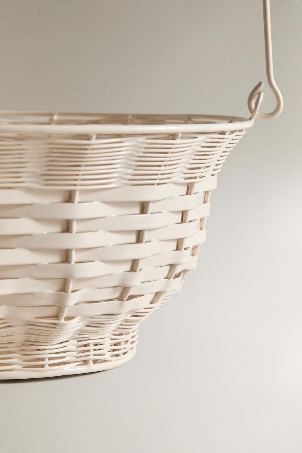 Корзина с деревянной ручкой