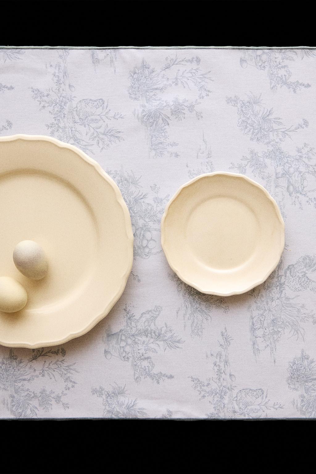 Покрывало для пасхального стола с смолистым покрытием