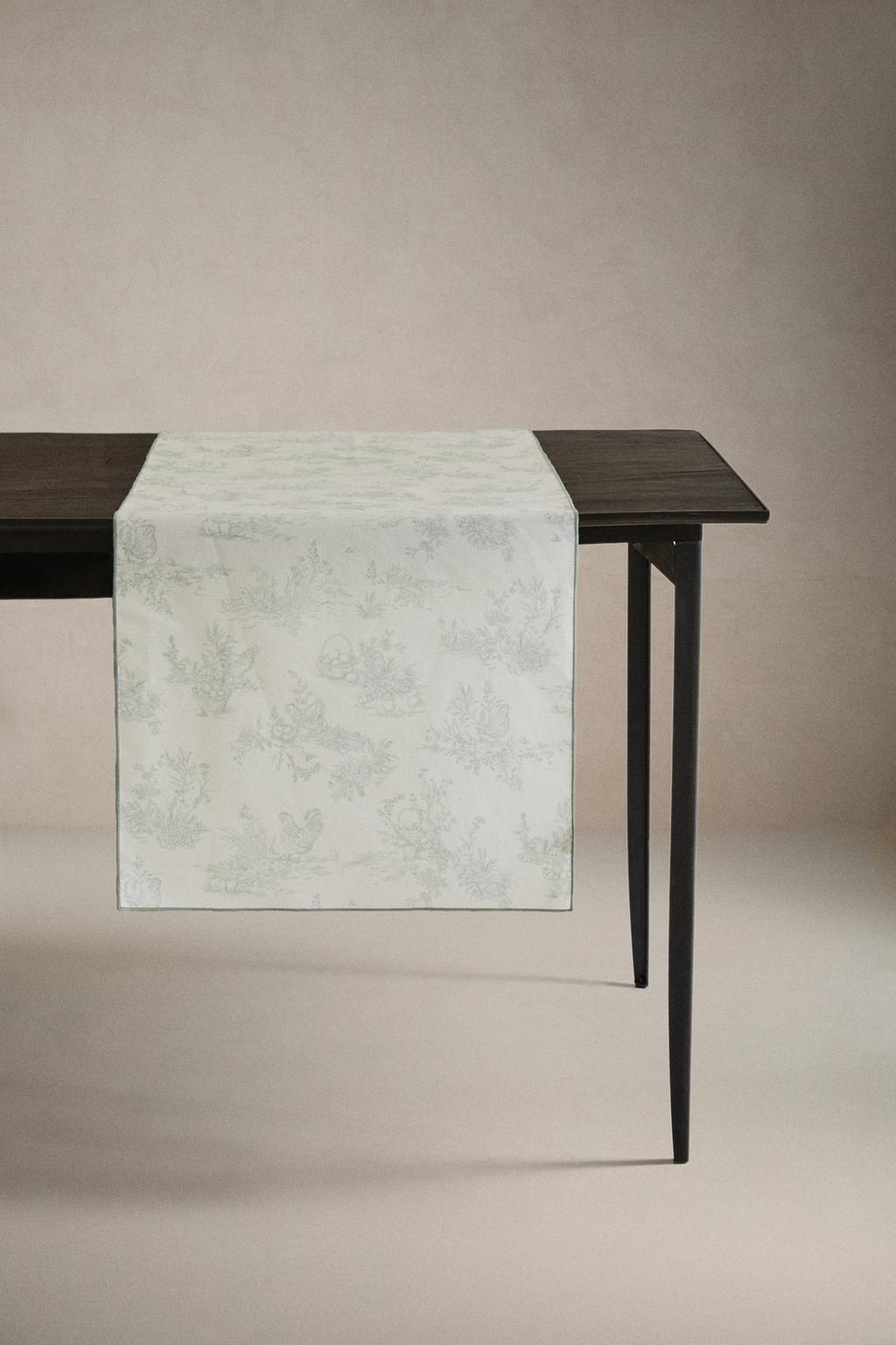 Покрывало для пасхального стола с смолистым покрытием