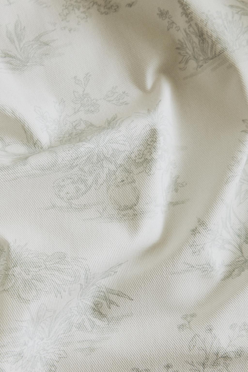 Покрывало для пасхального стола с смолистым покрытием