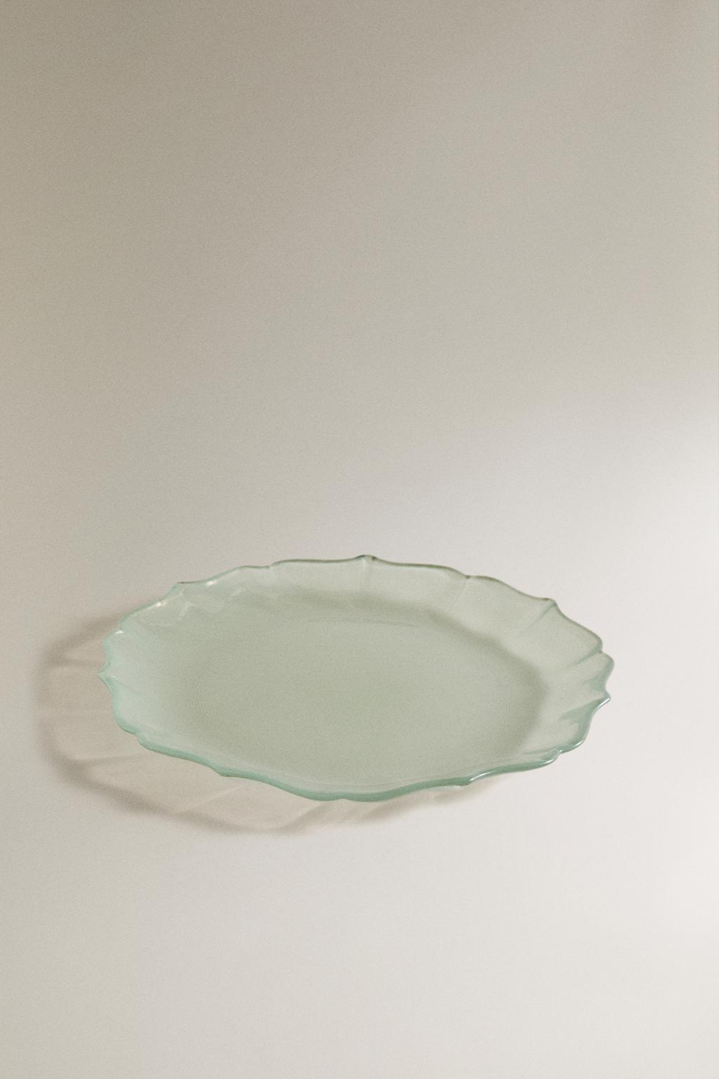 Стеклянная десертная тарелка с оборкой