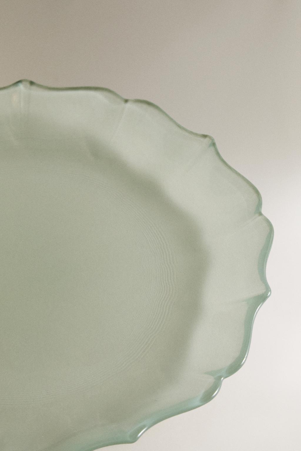 Стеклянная десертная тарелка с оборкой