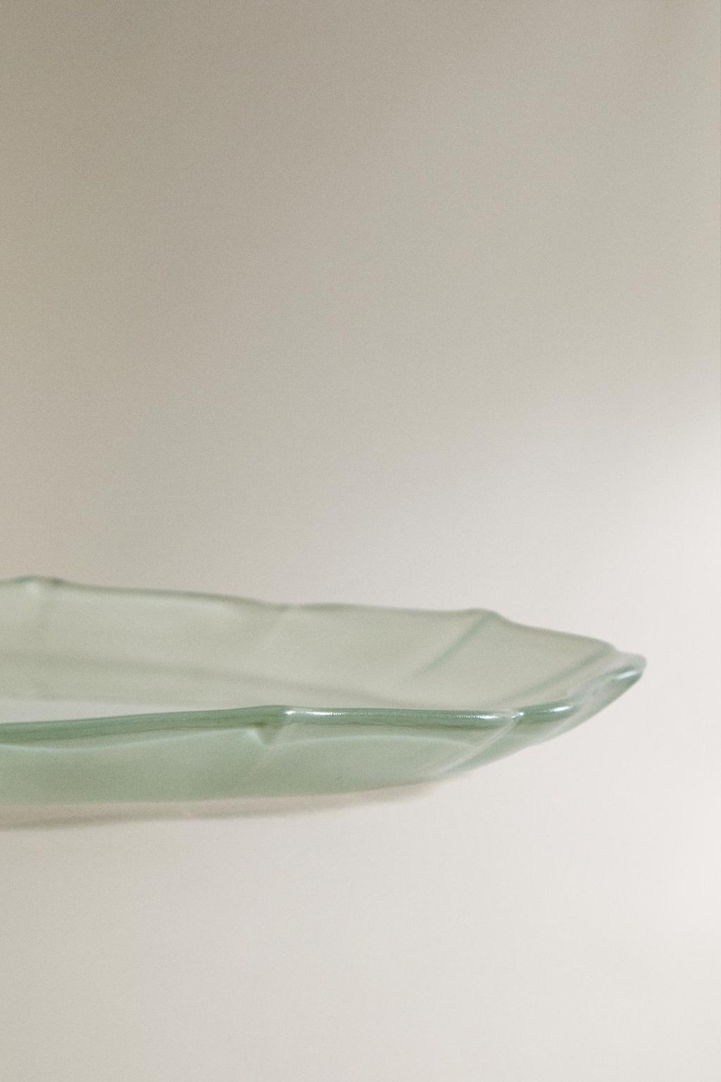 Стеклянная десертная тарелка с оборкой