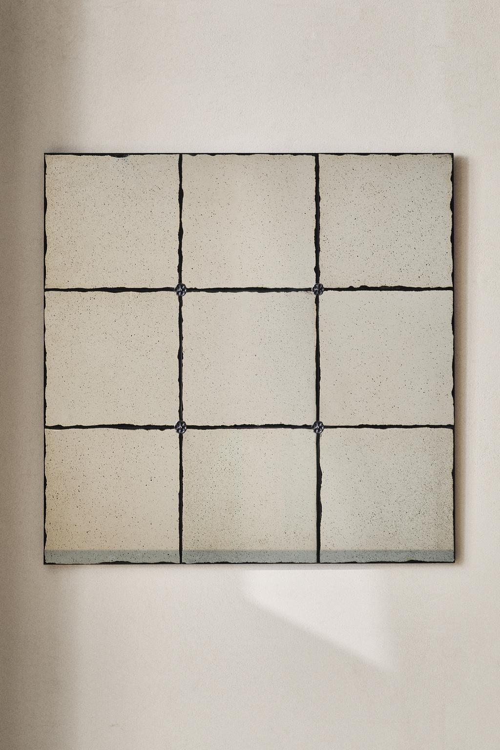 Зеркало настенное квадратное с античной отделкой