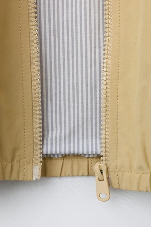 Легкая куртка с капюшоном- Заказать в России