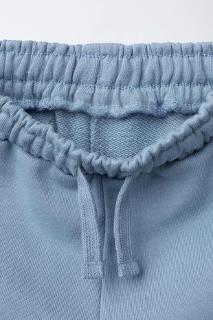 Комплект джоггеры, футболка и бермуды с нашивкой- Заказать в России