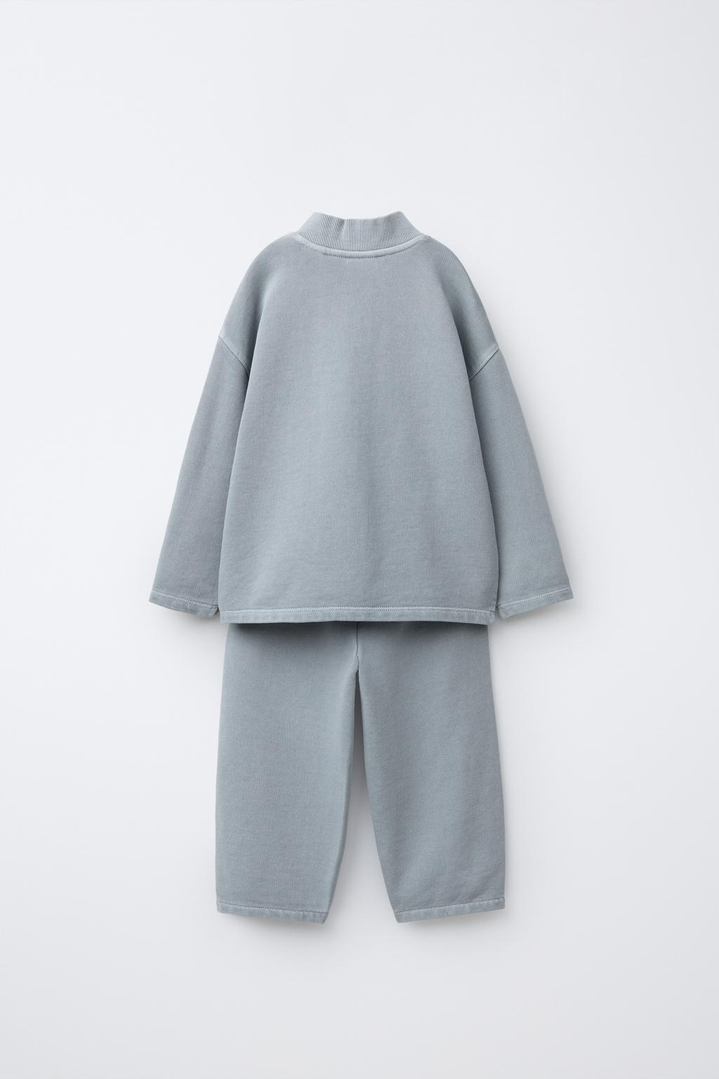 КОМПЛЕКТ ДЛЯ БЕГА: ТОЛСТОВКА И ОДНОТОННЫЕ БРЮКИ