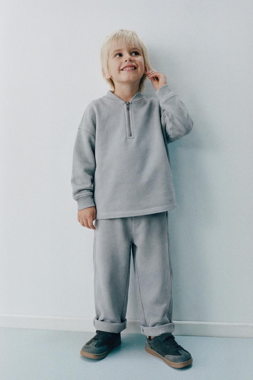 КОМПЛЕКТ ДЛЯ БЕГА: ТОЛСТОВКА И ОДНОТОННЫЕ БРЮКИ